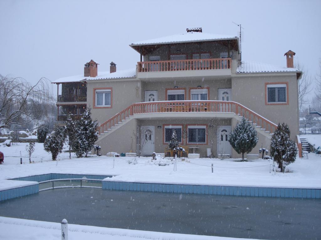 Villa Platythea Exteriör bild
