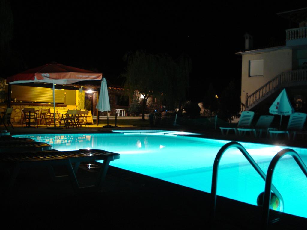 Villa Platythea Exteriör bild